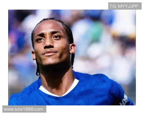 若昂内维斯：从青涩小将到足球场上的璀璨明星之路